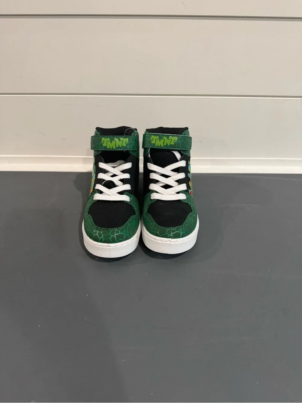Kids High-Top Sneakers with Green and Black Accents - Durable Everyday Shoes
